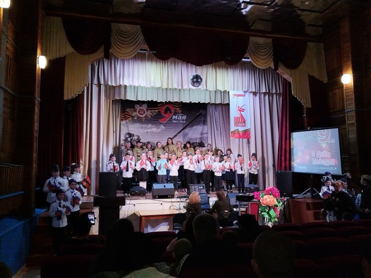 Праздничный концерт "Поющий май".